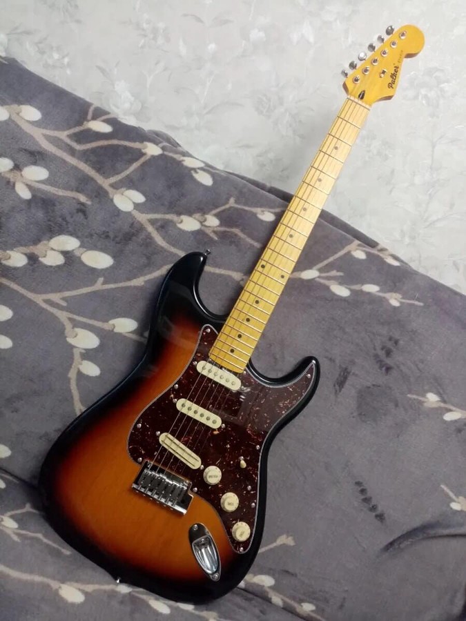 Palker Studio SSS Sunburst с кастомизированным пикгардом и звукоснимателями